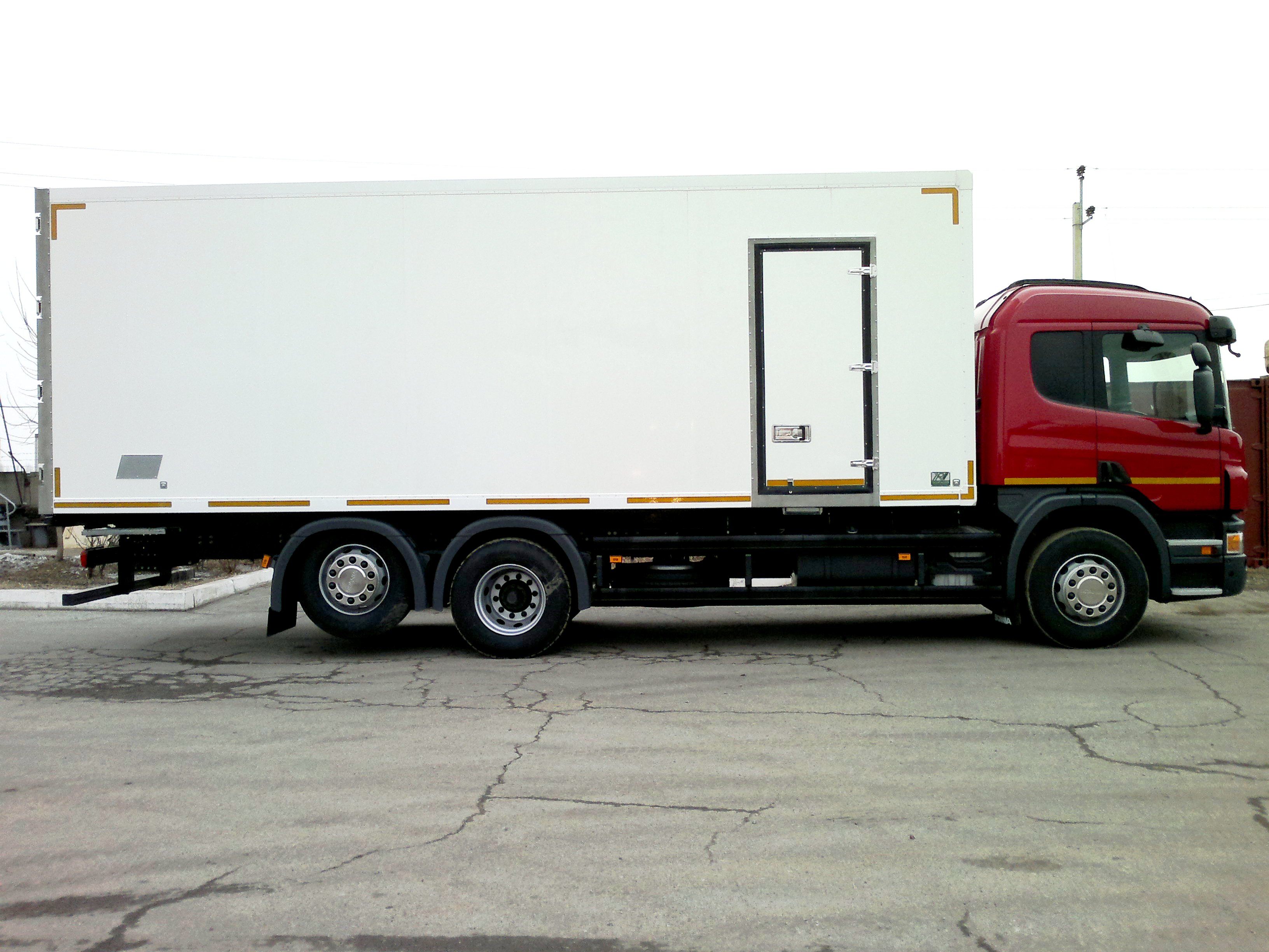 Продажа грузовиков в Хабаровске - фургон изотермический Скания